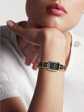 Black and Gold Women's premier vintage 1987 Chain-Link Bracelet Watch